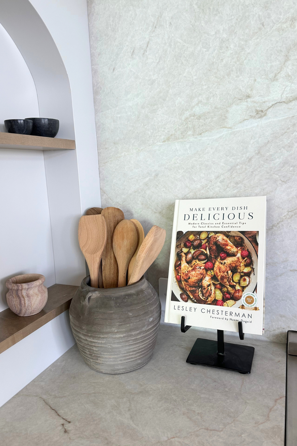 black metal easel with rectangular base