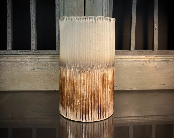 Cylindrical lamp with gradient design on a reflective surface