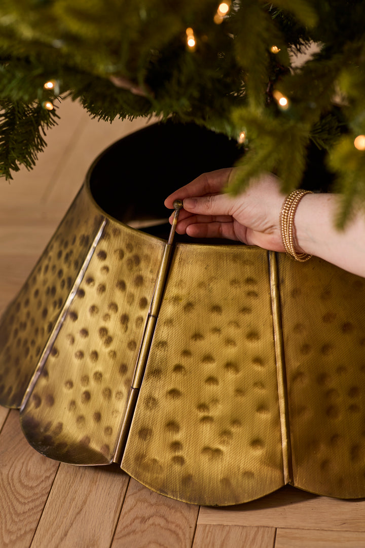 Scalloped Tree Collar