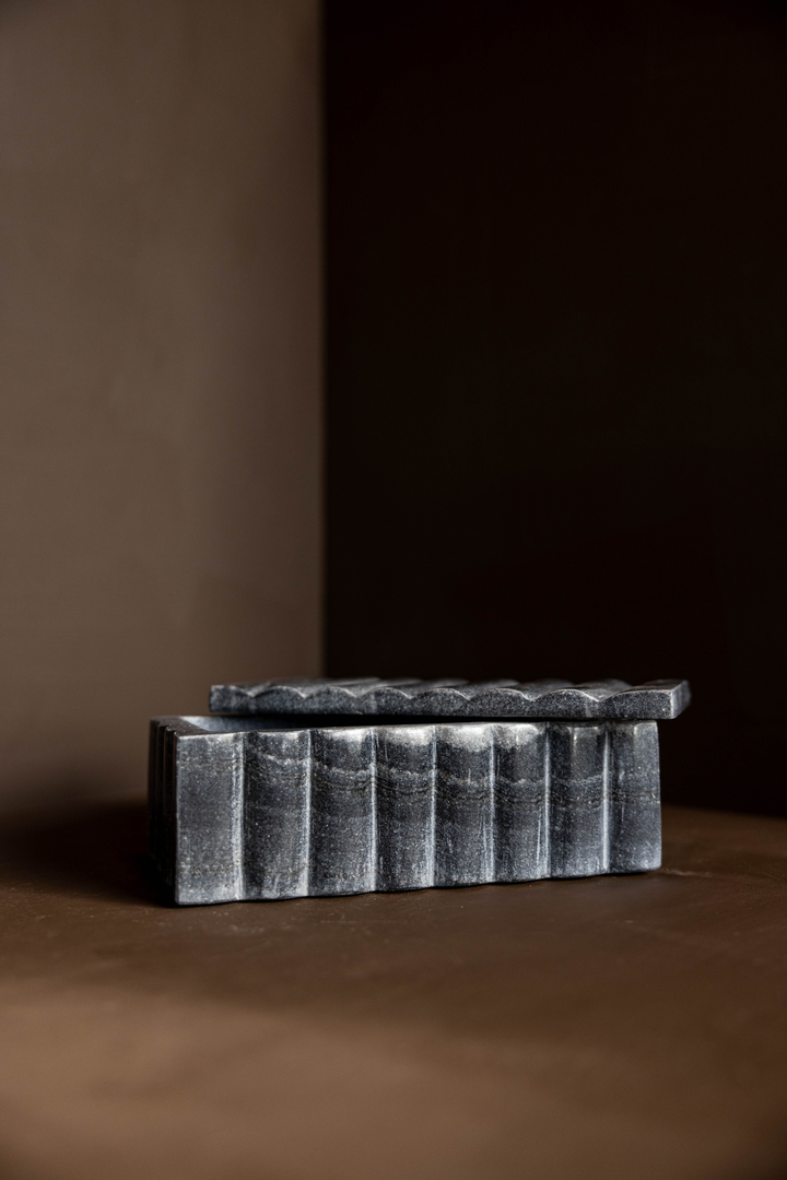 Fluted Box Marble Scallop Design