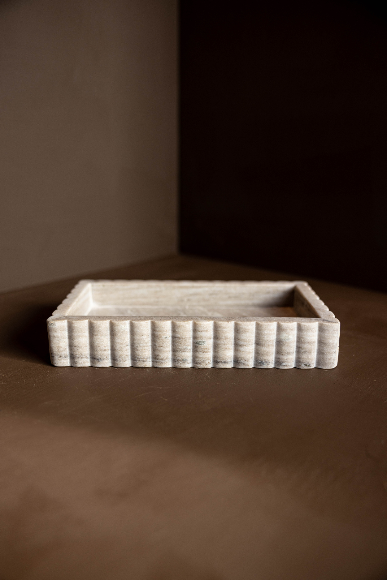 Scalloped Marble Fluted Bridge Tray - Thumbnail 2