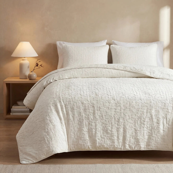 PORTO MATELASSÉ BEDDING SET