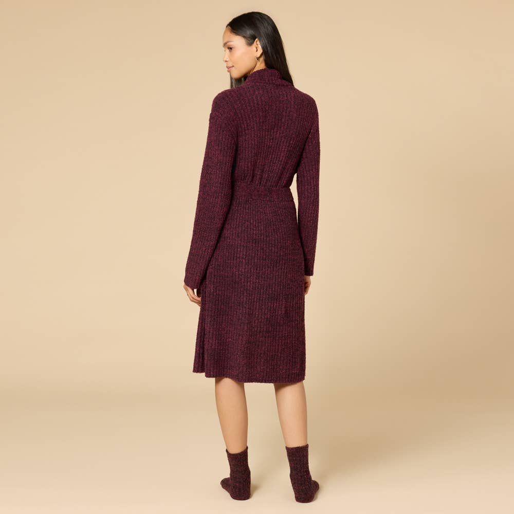 woman wearing a burgundy marshmellow ribbed rob