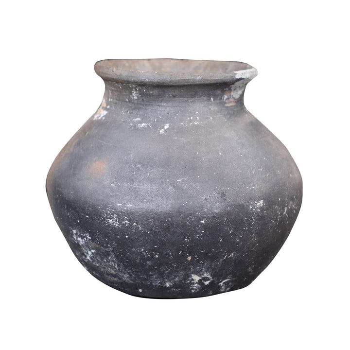 Black ceramic pot 