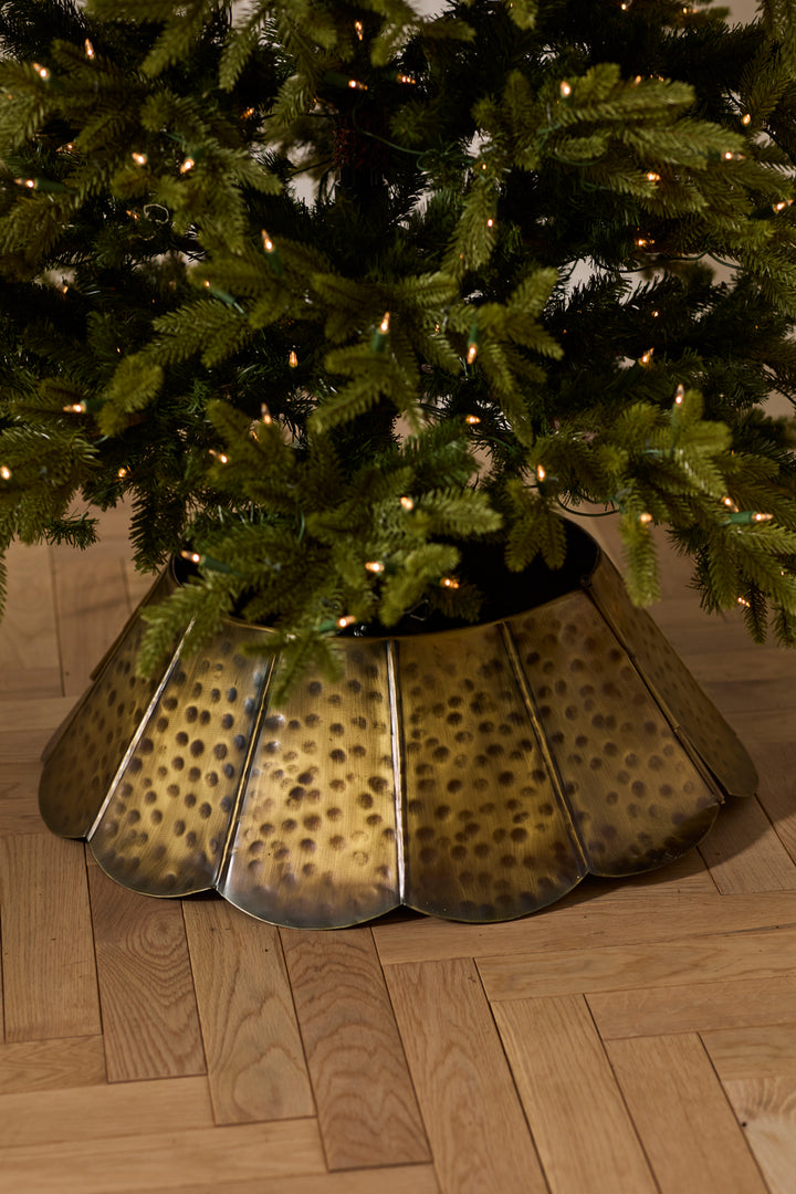 Scalloped Tree Collar